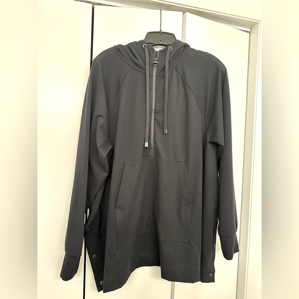 Athleta Women’s black poncho size medium